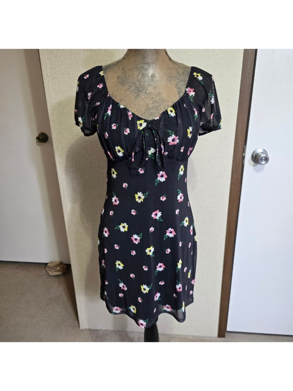 No Boundaries Y2K Medium Mini Dress Black Floral Short Sleeve Boho Peasant